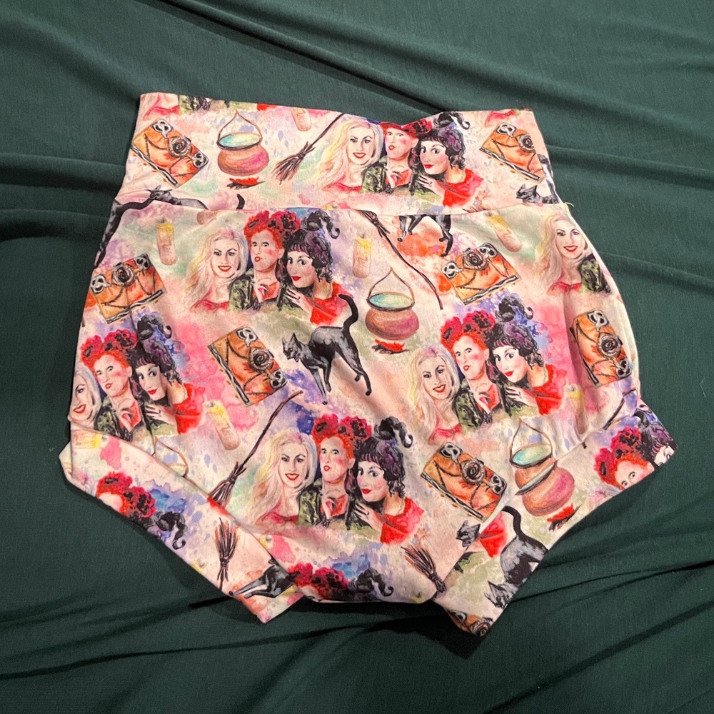 B 11       Small Shop Hocus Pocus Bummies